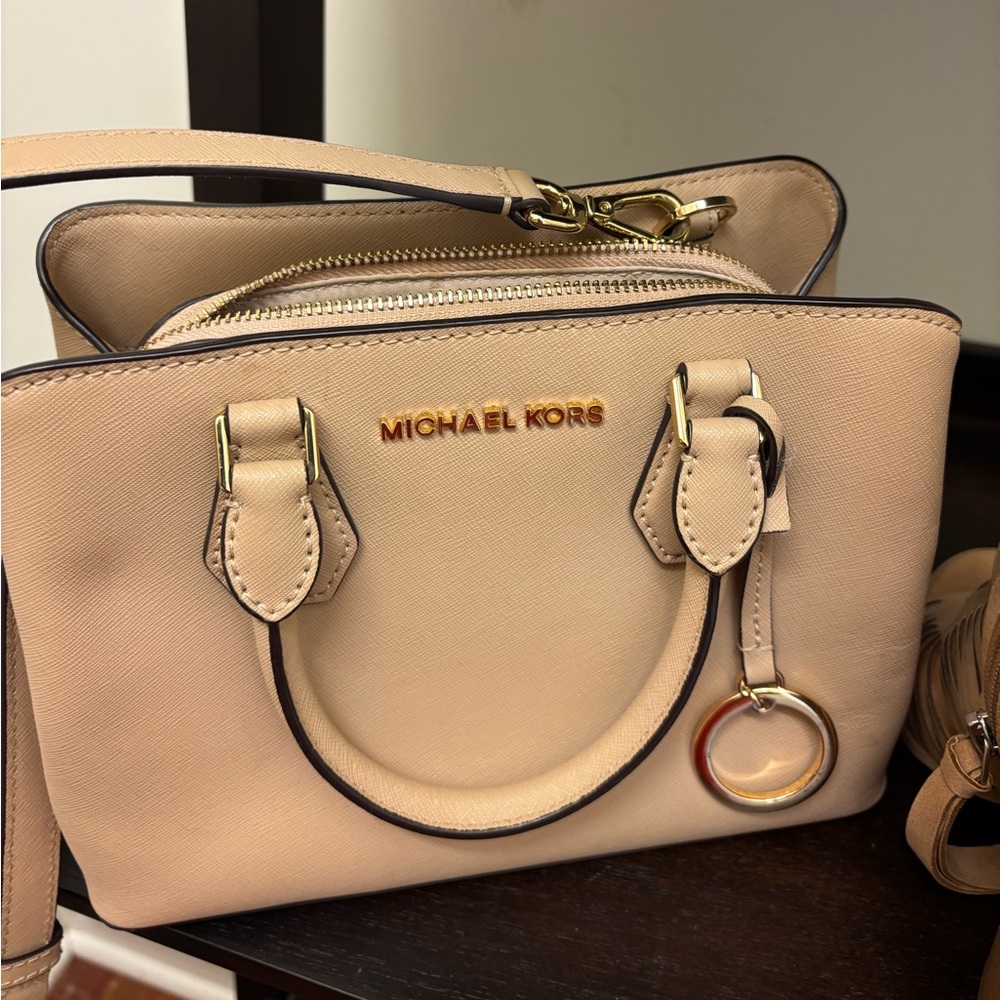 Micheal Kors purse